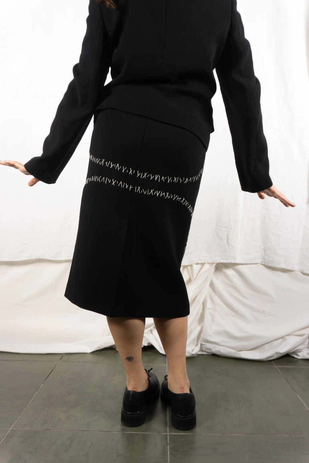 ALEXANDER MCQUEEN SKIRT S/S 2003 by ALEXANDER MCQUEEN in size M from SKIRTS category