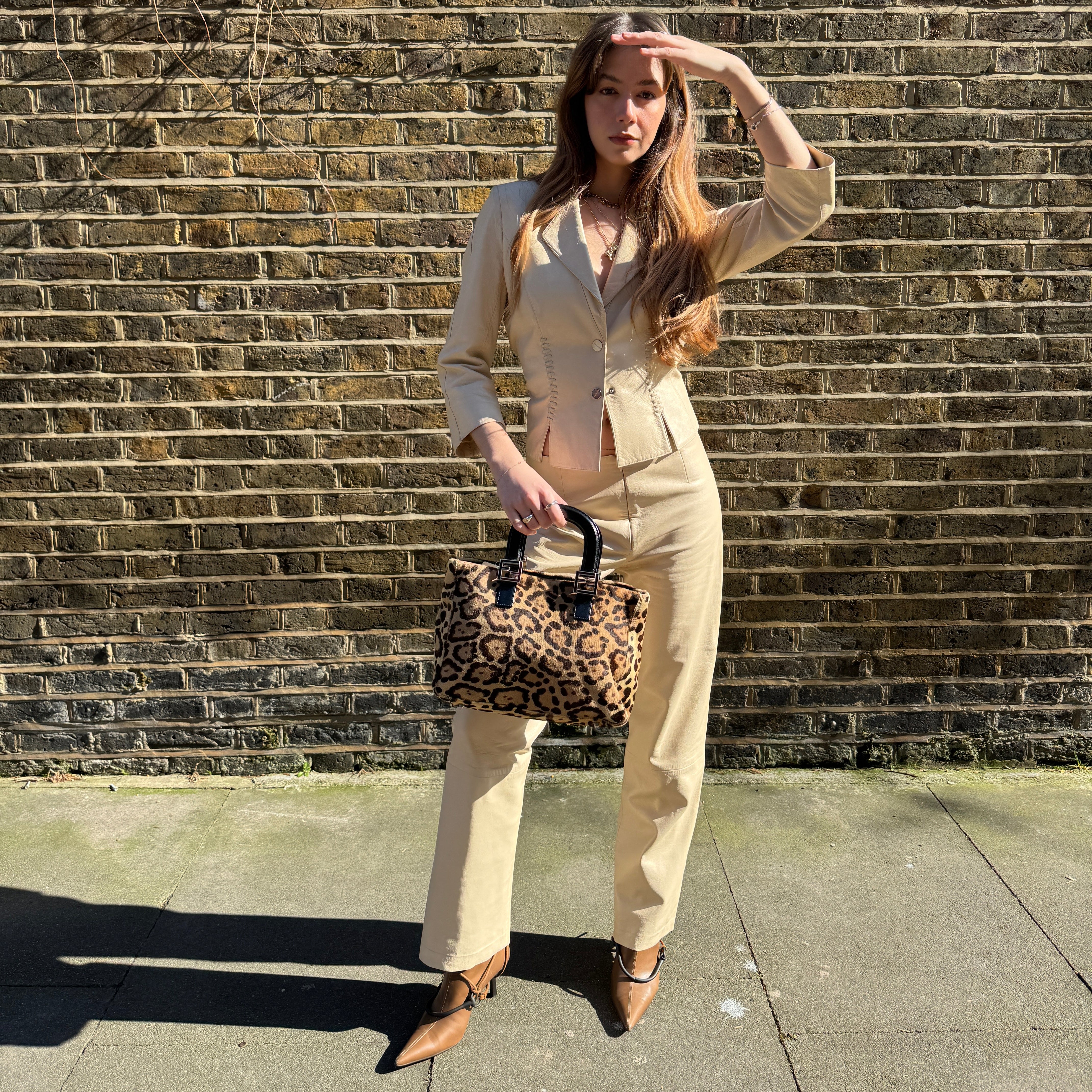 Thumbnail 5c20d750-de29-42ae-90a6-f6229a83dd30