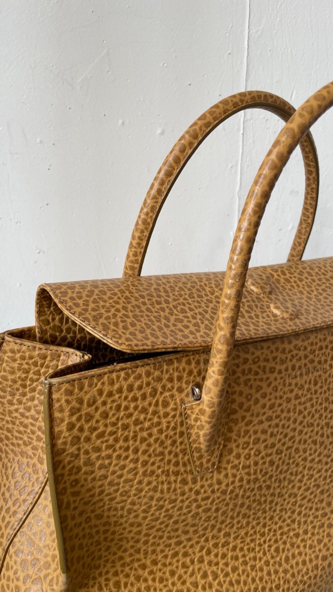 Thumbnail 213df936-f438-43a0-b136-c07ef433339d