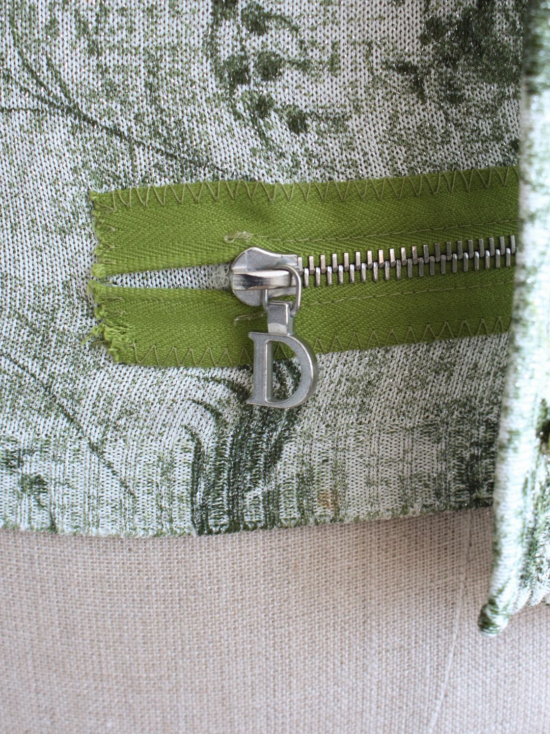 Thumbnail b899daa8-0034-4700-8b86-13adc2e7a56a