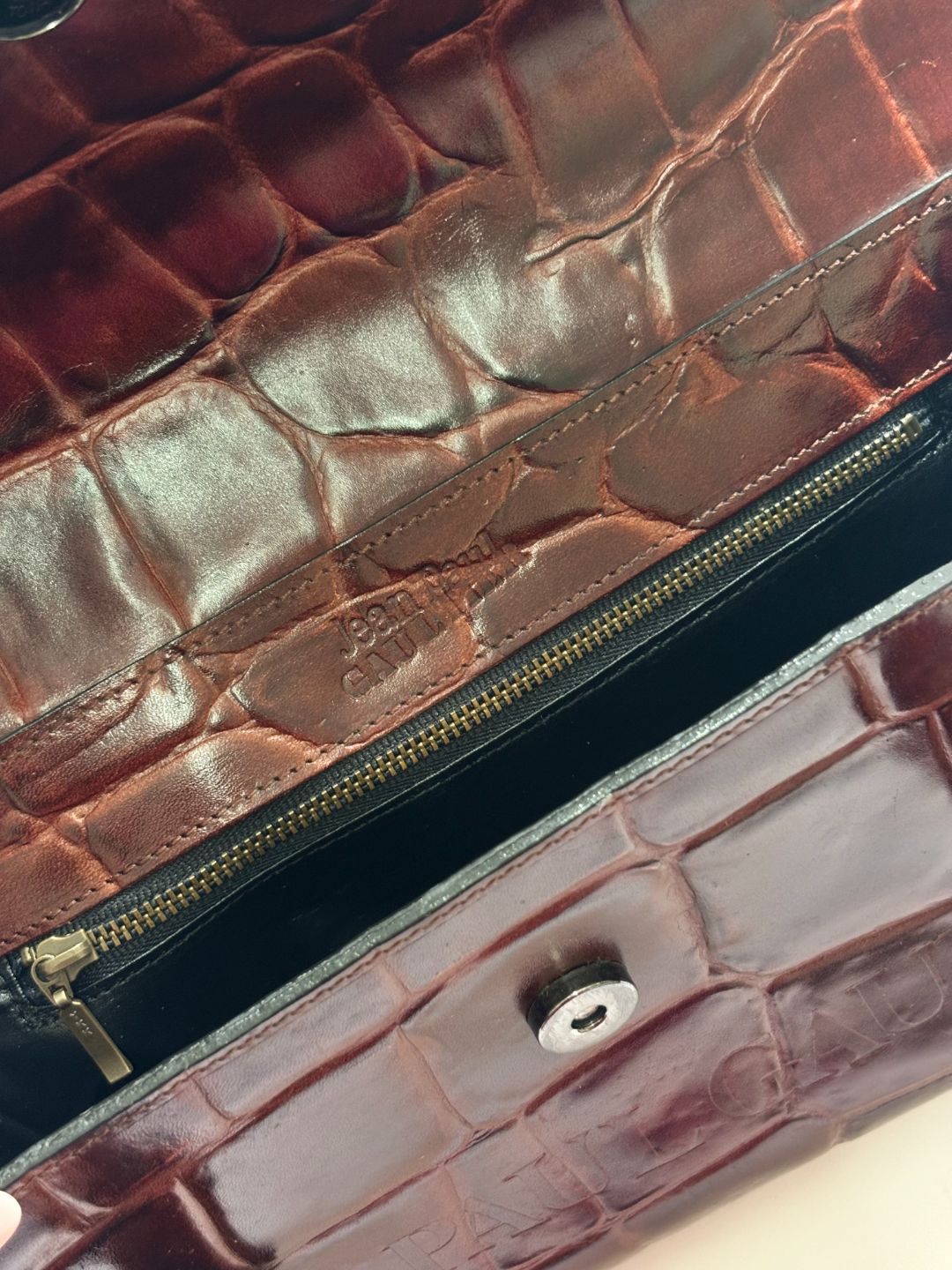 Thumbnail 5d2ffd85-b350-4c84-aa41-292d029767cb