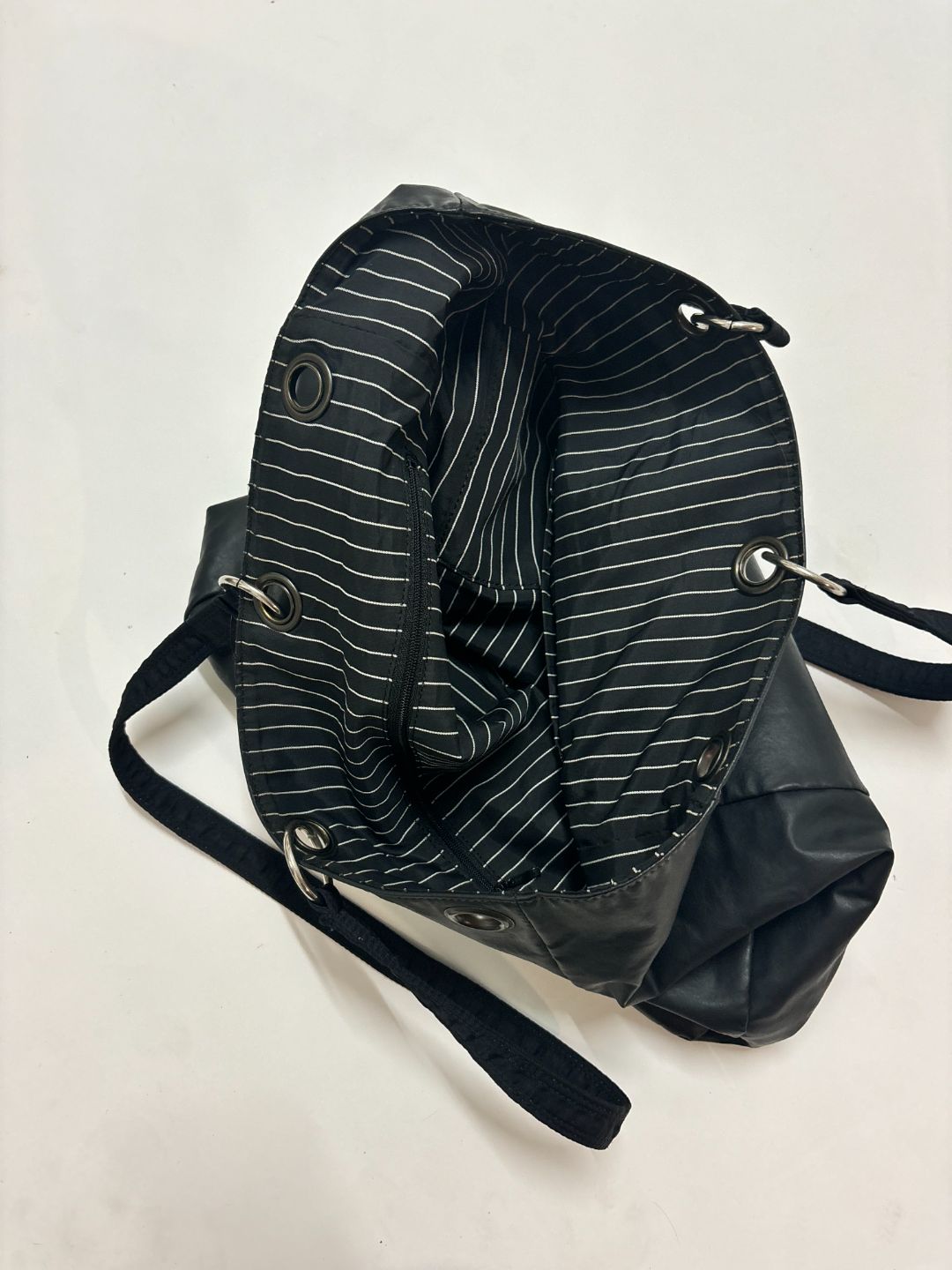 Thumbnail 9c8aee04-7505-4743-aae6-88a82f27b552