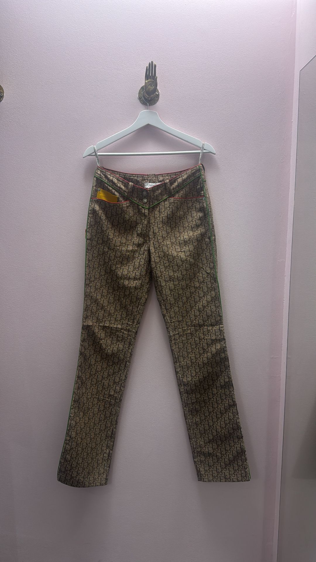 ee76c9ca-bef8-4050-9243-a350eafda833