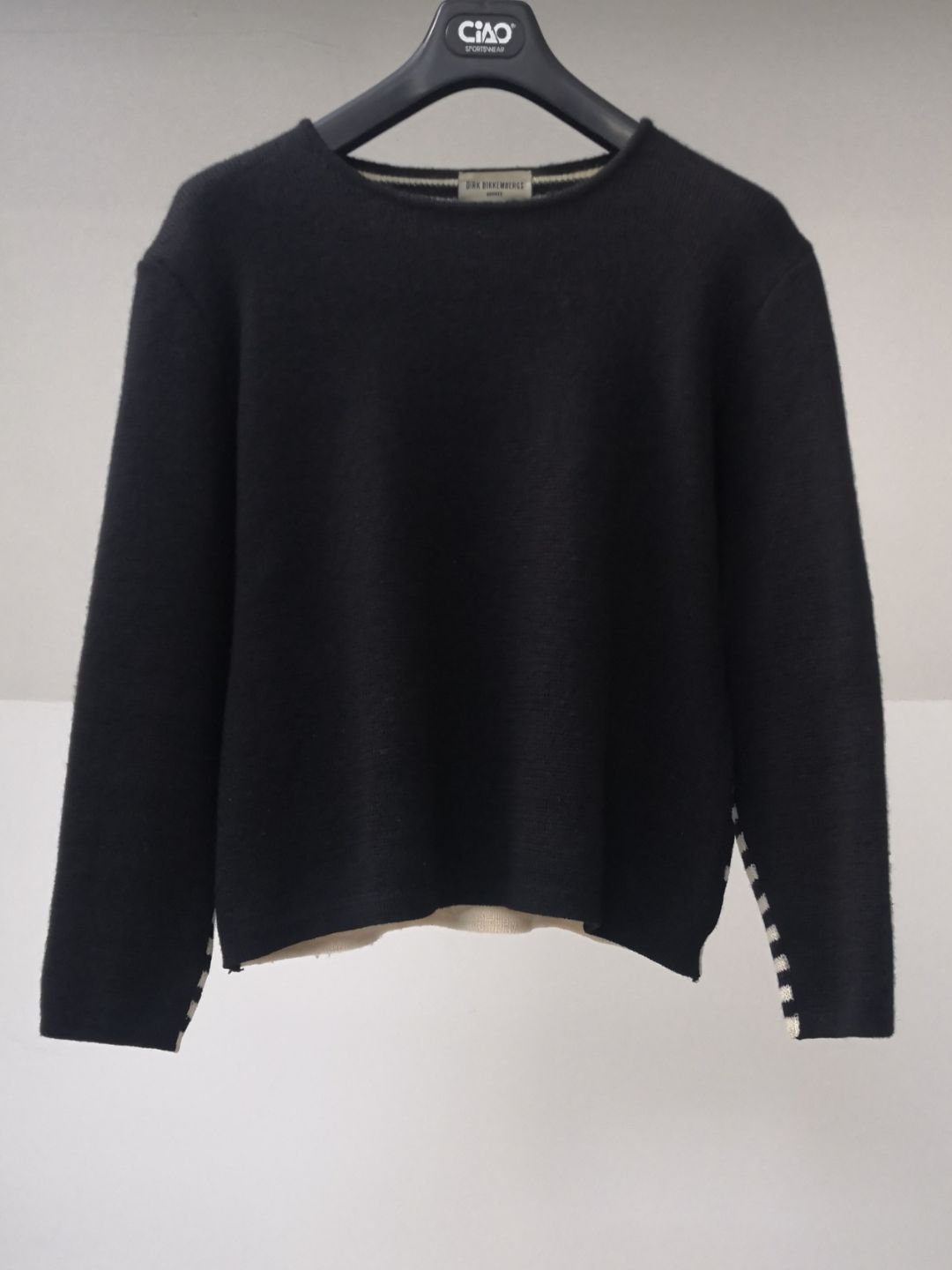 e6aaa359-c3ba-43bd-85c2-45d0d3c05f6f