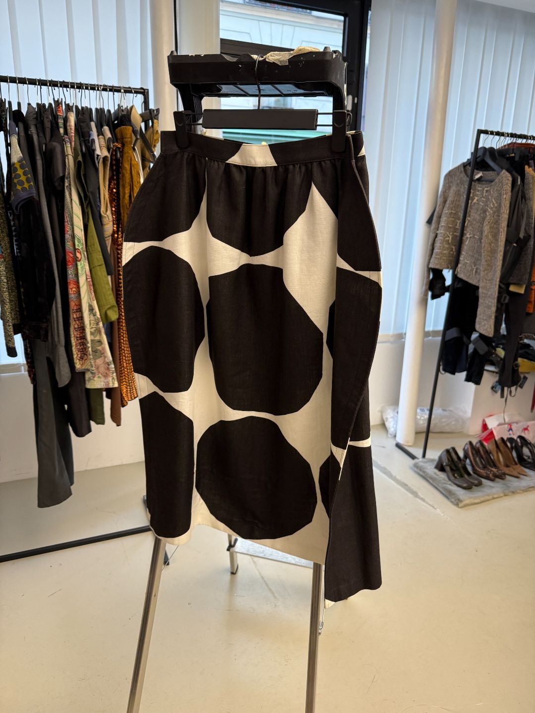 b7ee7994-9210-438d-8db6-f0b1e7fa0453