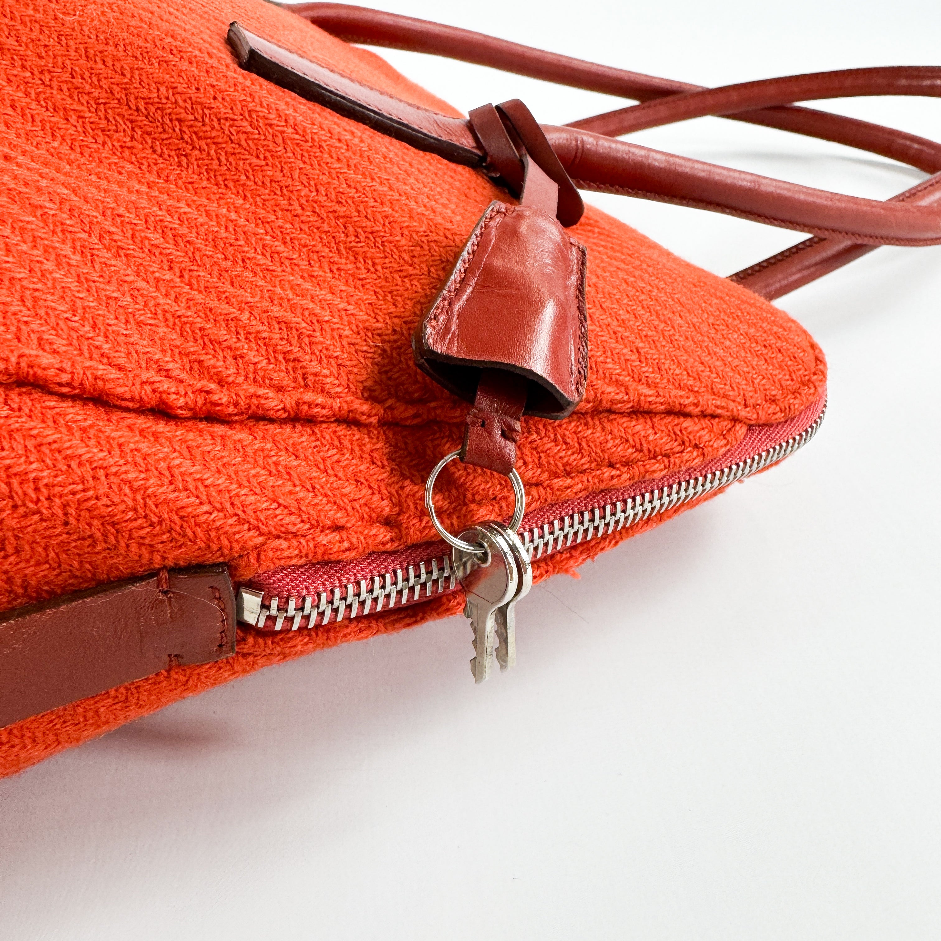 Thumbnail 01e63e25-5cfb-4d13-a194-8f95c6cc04f0