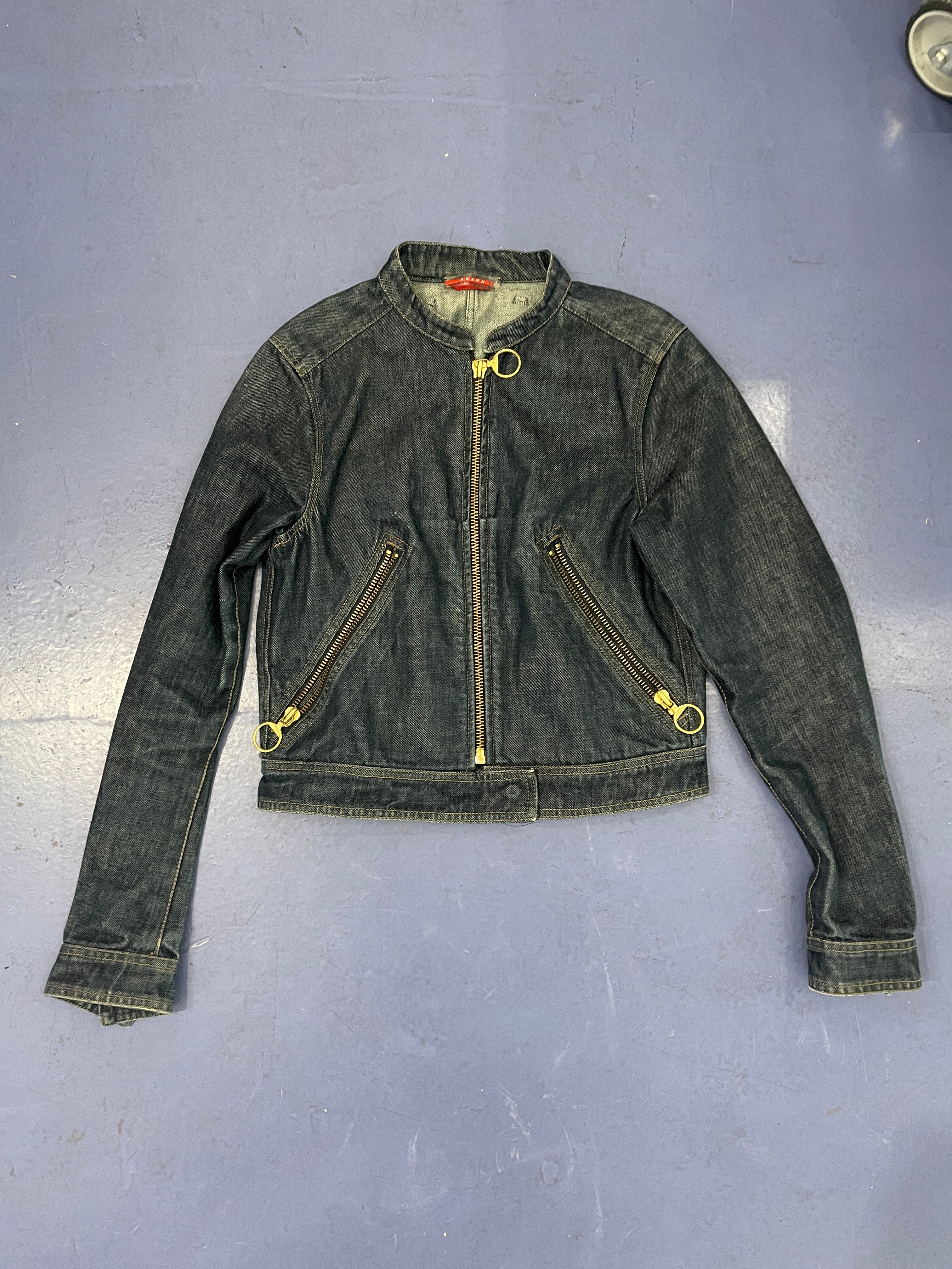 c03b0b5f-c148-40f8-8012-3c8b825ce02b