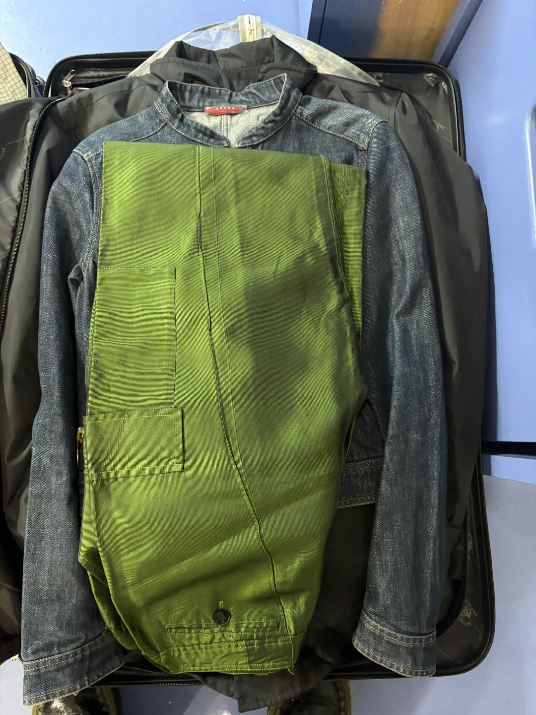 d3c915a9-8b75-4ff9-b101-dcaba74cca2e