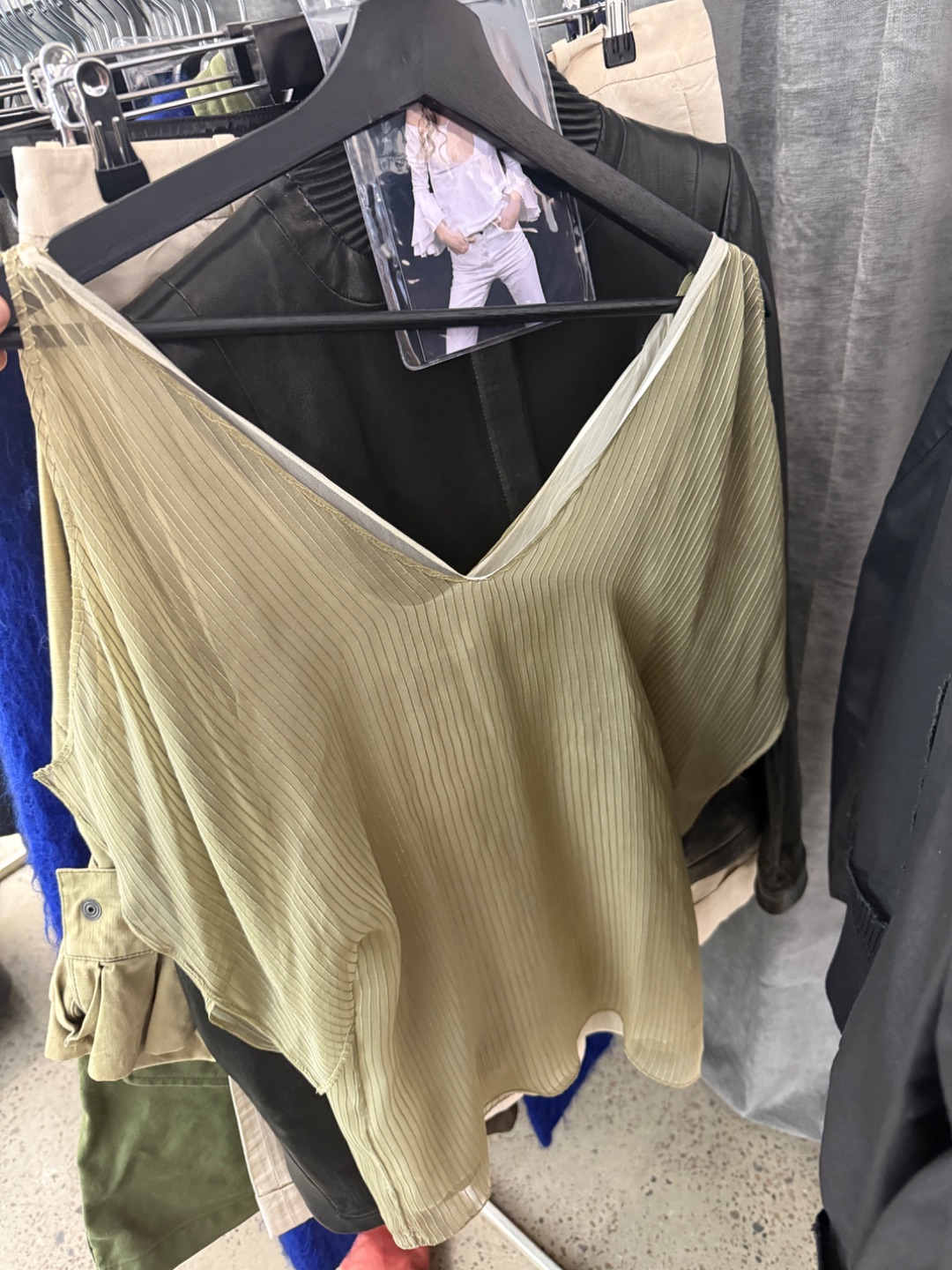 9d307384-87ed-44dc-8870-f5b7b5c369c4