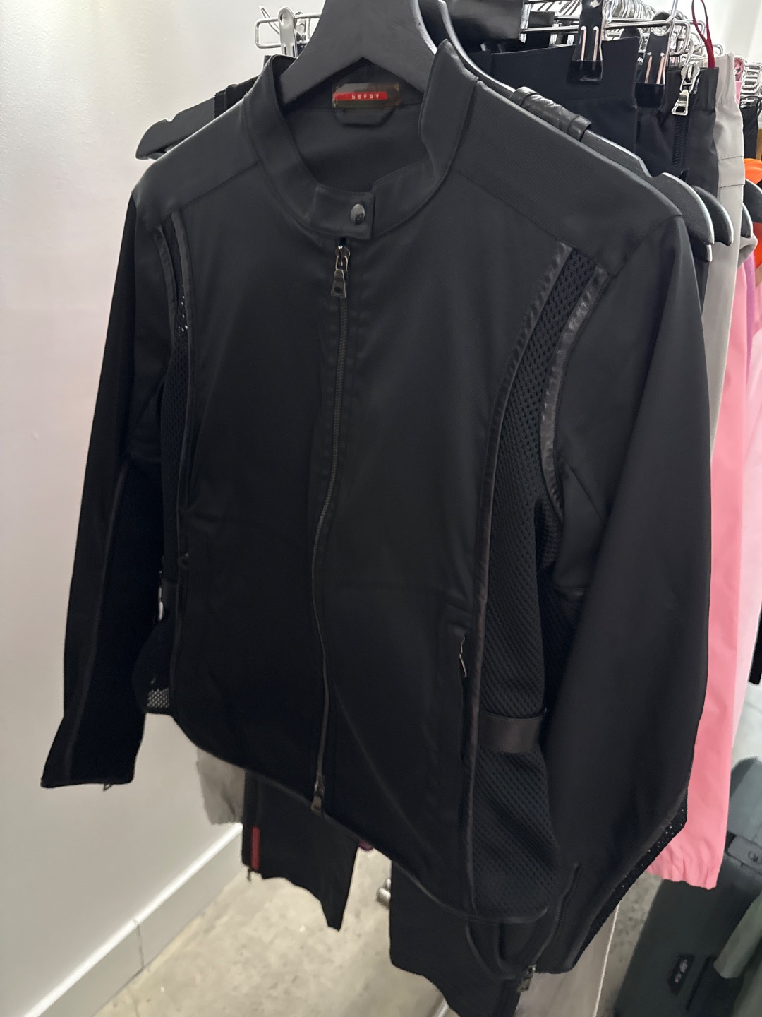 3f4330de-3a9a-4642-b8c6-a9012de44f3a