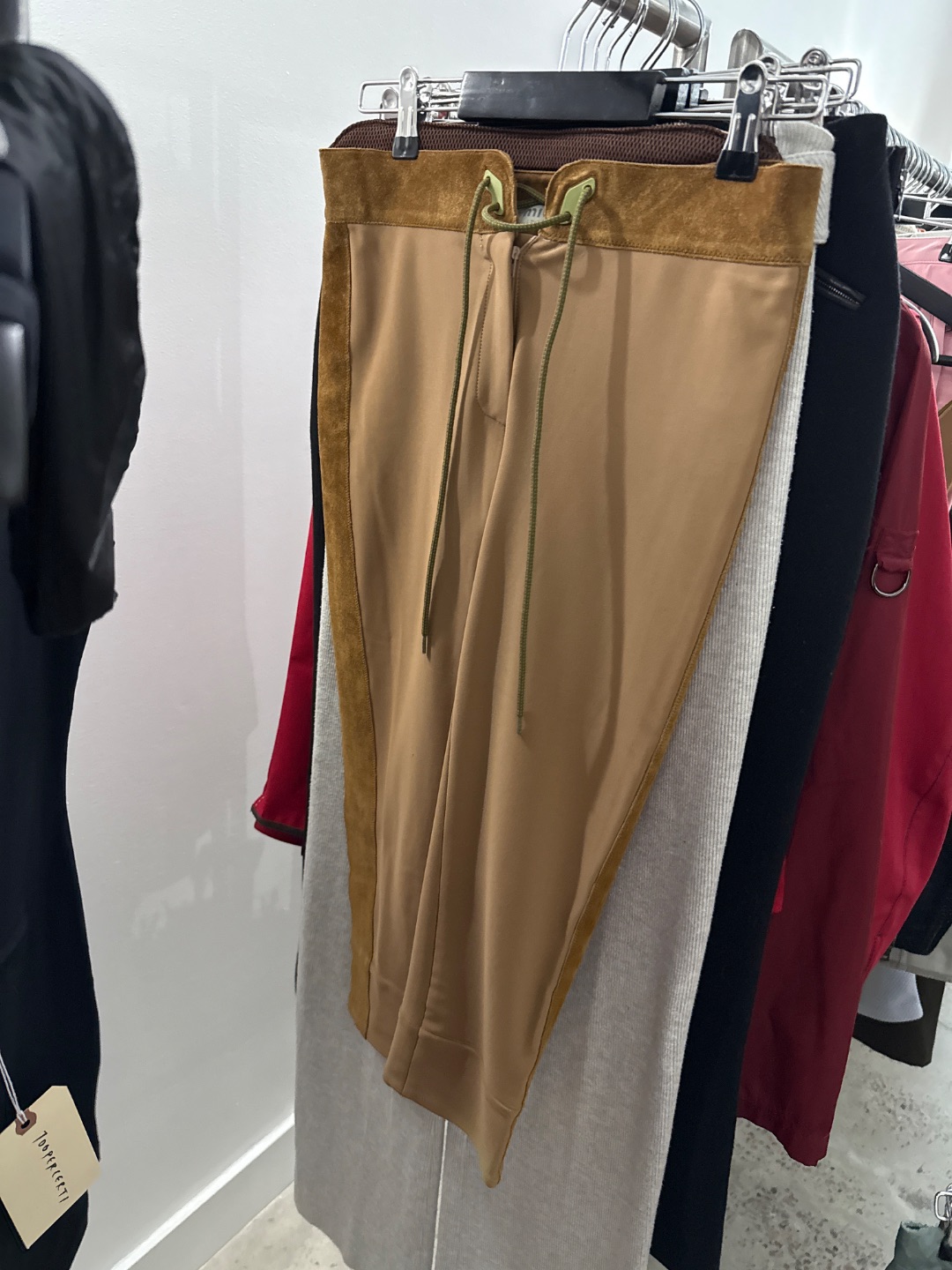 b68dc322-a034-4abd-ab45-3cbc8b41aa2d