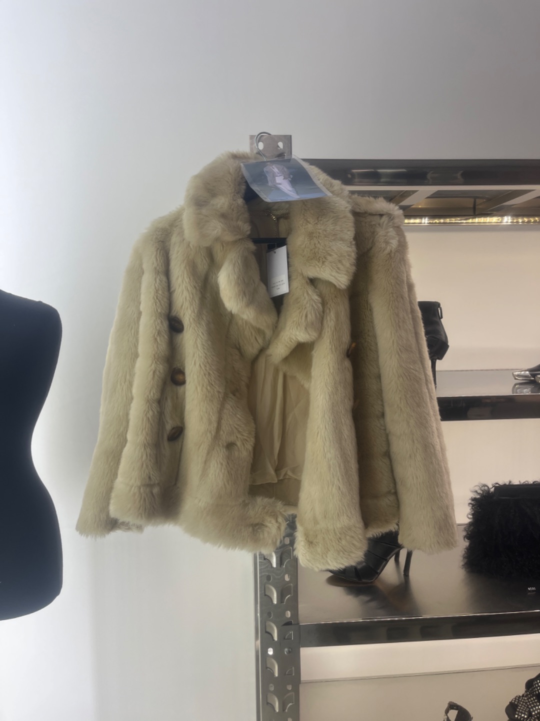 b3825bf7-8e4c-4fa7-8326-742726239f0d