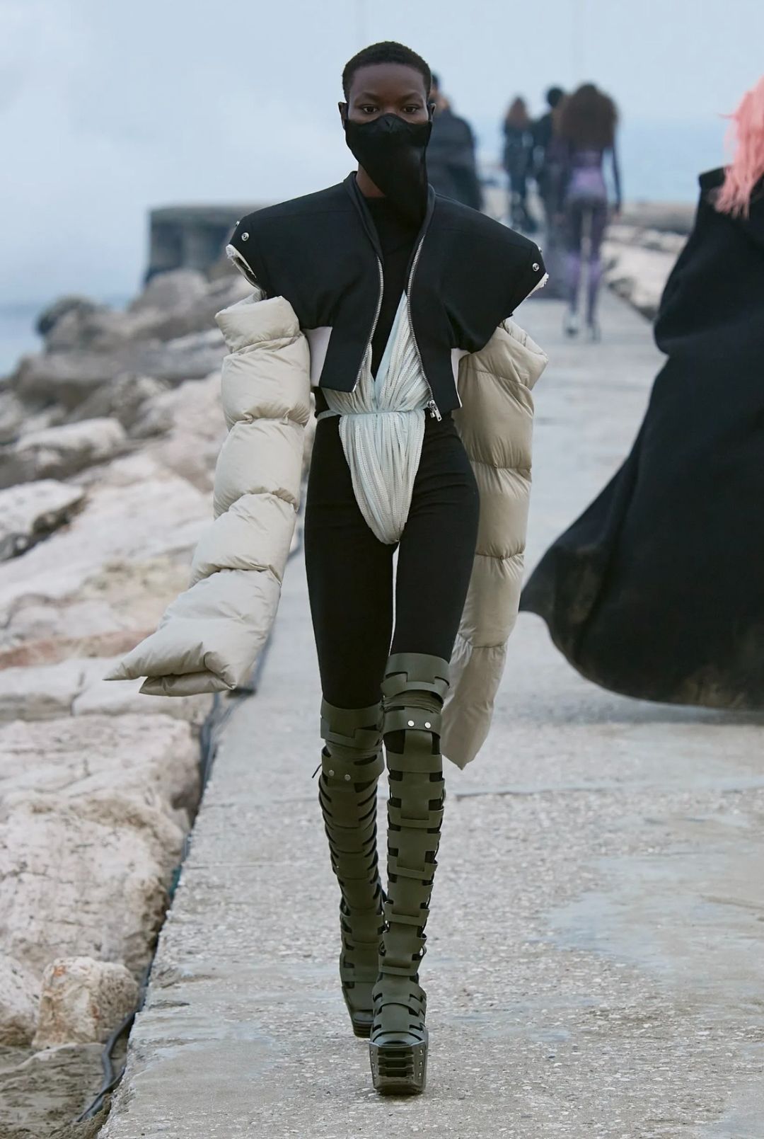 Thumbnail f9c2e6f1-753c-41c3-8fff-dbab4c870b5f