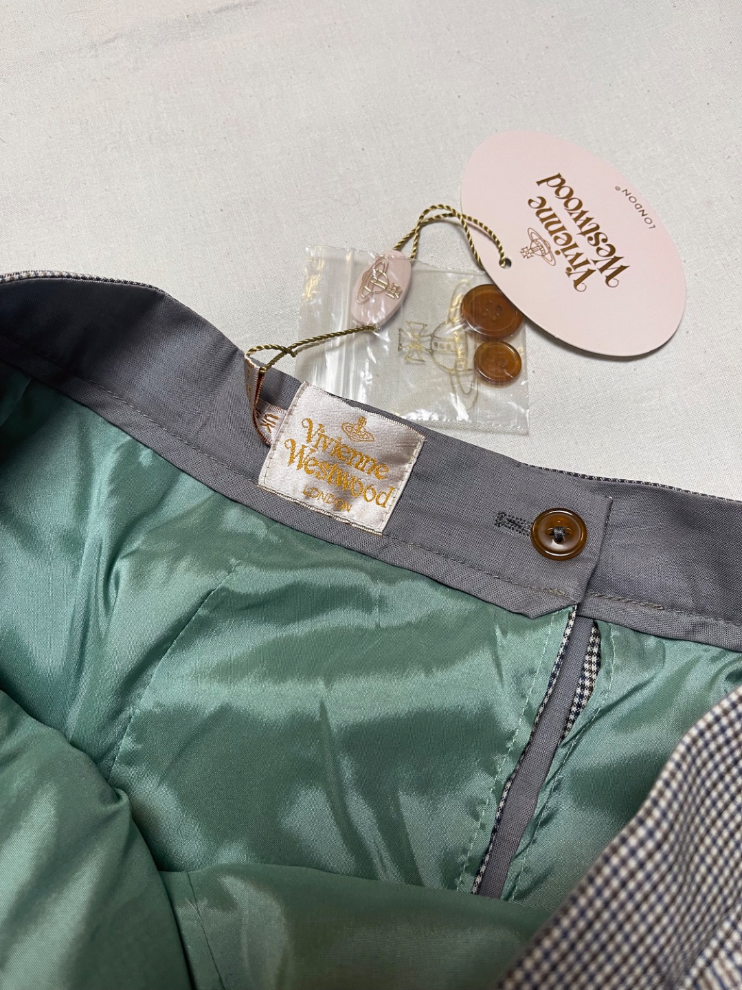 Thumbnail 065350ad-b125-42b4-af3f-a7566727b18c