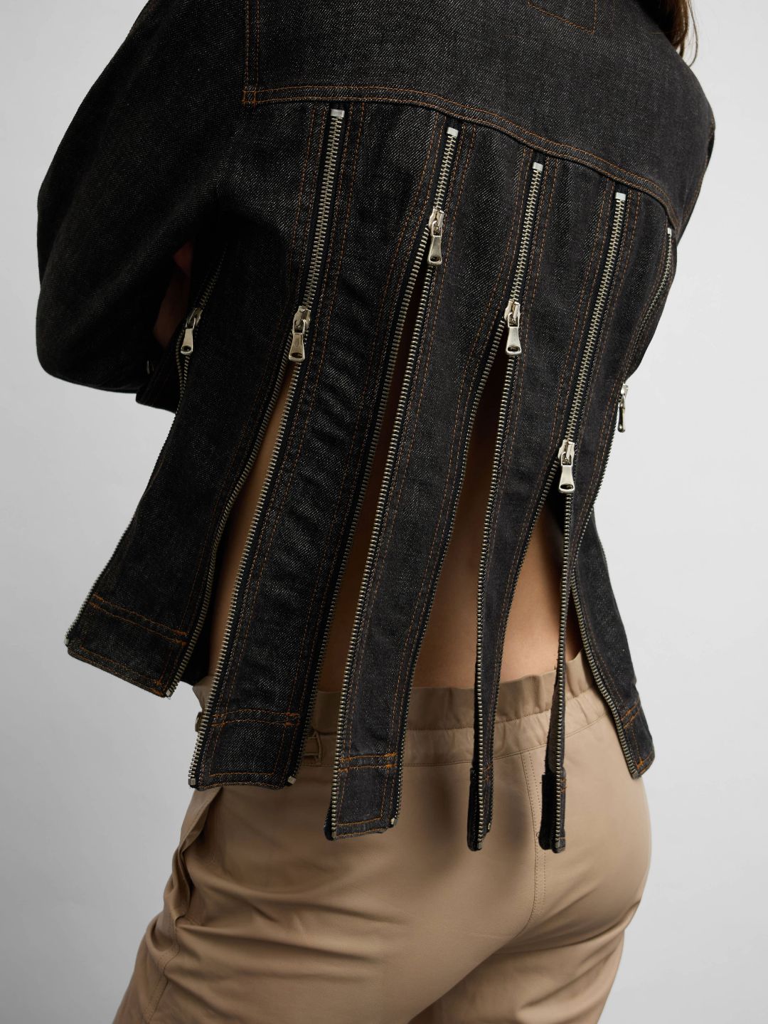 Thumbnail f4ad19f9-0b6b-44cc-b728-a51da7ae2613