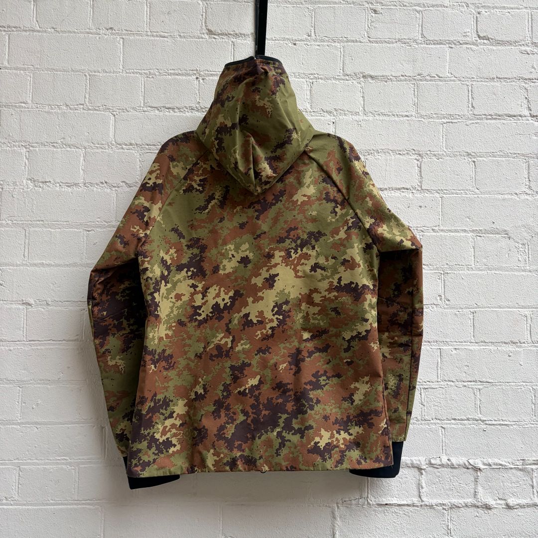 Thumbnail 64d74044-a682-41b8-8fca-d36877bd2abd