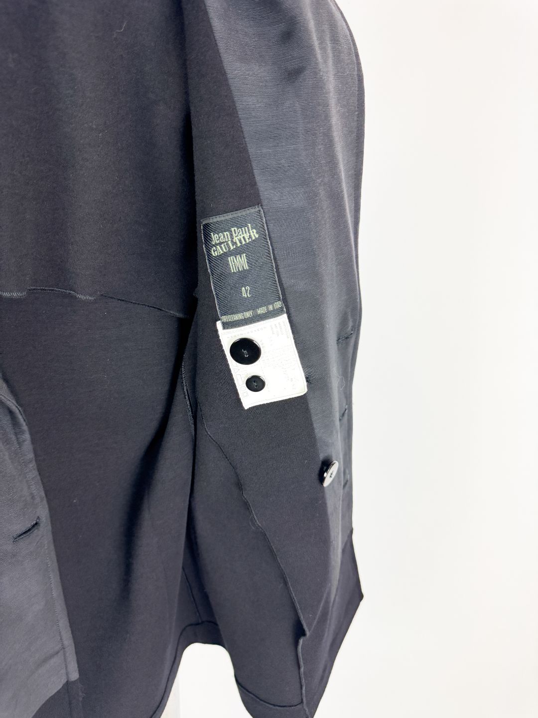 Thumbnail 57e39bf6-f85e-4e5c-bf64-7f5459d16171