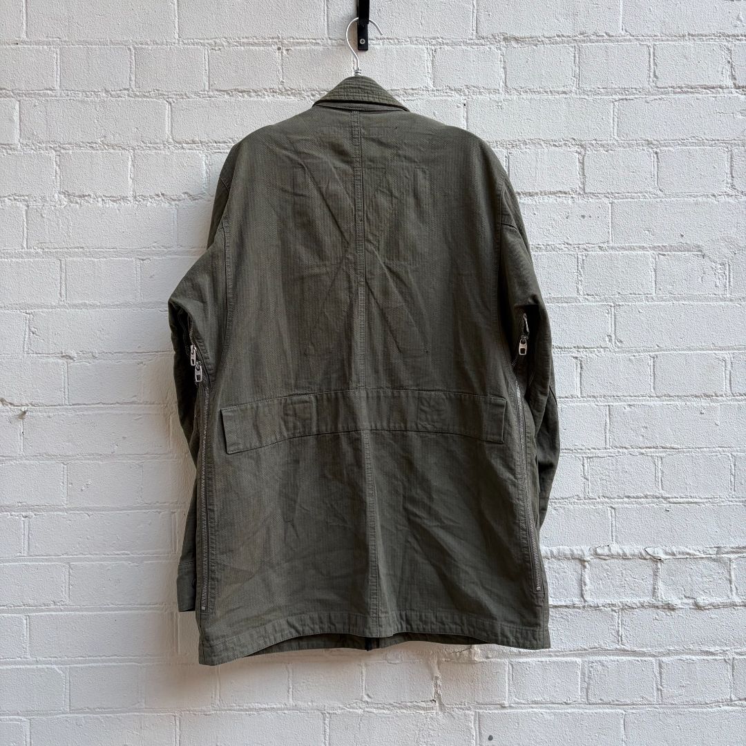 Thumbnail 40a0d9e6-ee12-4e90-bf43-ea02655a10a1