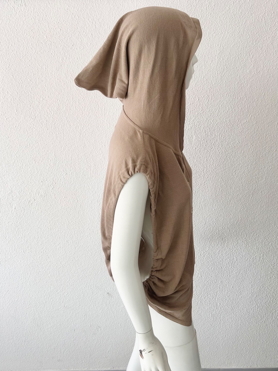 Luis Buchinho vest with side ruching and pointy hood by Luis Buchinho in size S from KNITWEAR category